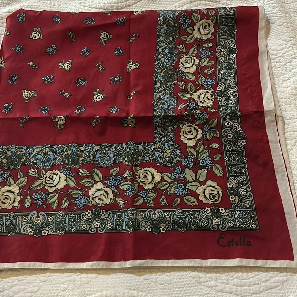 Estrella Vintage Scarf. Floral pattern. Silky